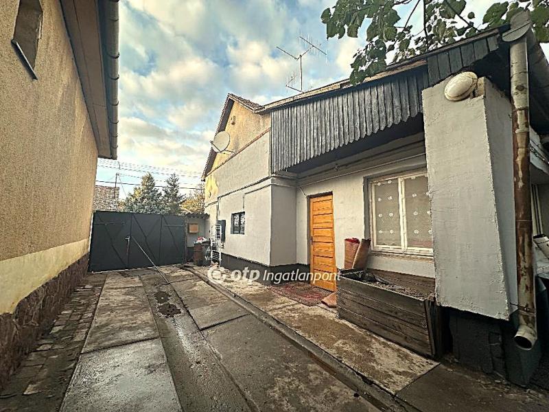 Eladó családi ház Szentes