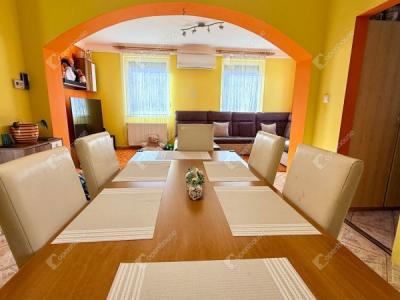 Eladó lakás Üllő