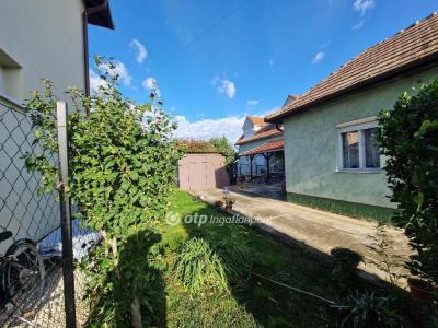 Eladó családi ház Gyál