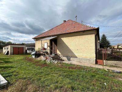Eladó családi ház Rábapatona