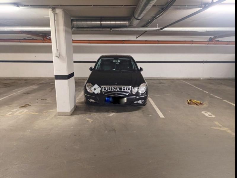 Kiadó egyedi garázs Budapest