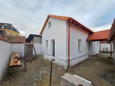 Eladó családi ház Budakalász