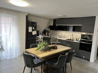 Eladó lakás Törökbálint