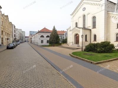 Eladó utcai bejáratú üzlethelység Kecskemét