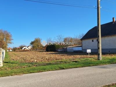 Eladó lakóövezeti telek Tenk