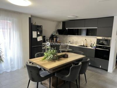 Eladó lakás Törökbálint