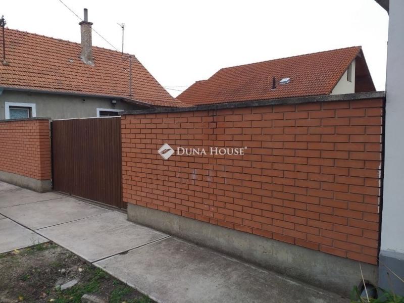 Eladó lakás Üllő