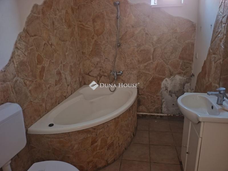 Eladó családi ház Bicsérd