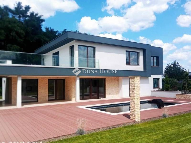 Eladó családi ház Mogyoród