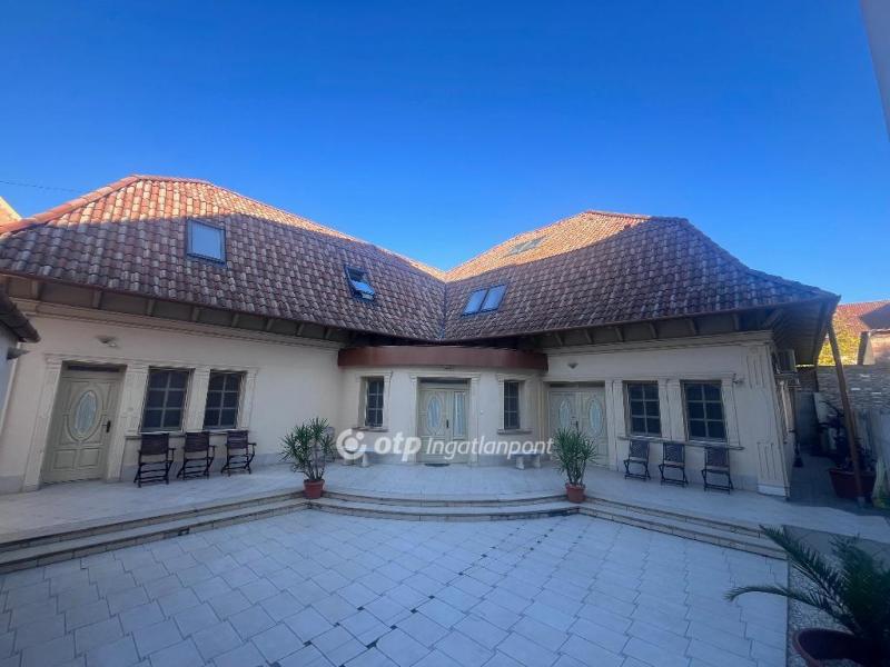 Eladó családi ház Szeged