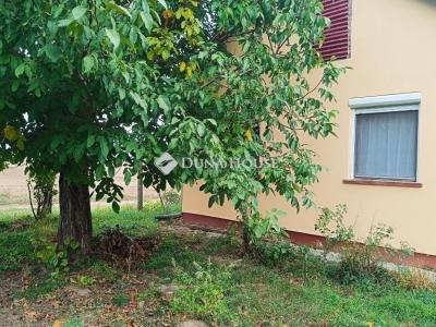 Eladó családi ház Úri