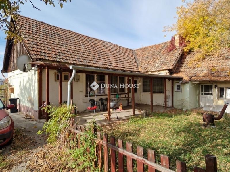 Eladó családi ház Monor