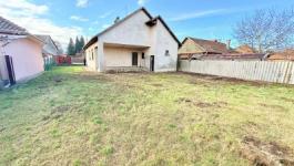 Eladó családi ház Monor