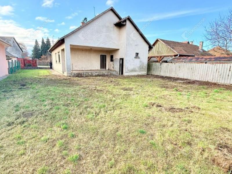 Eladó családi ház Monor