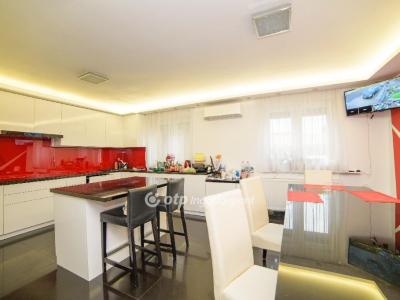 Eladó családi ház Cegléd