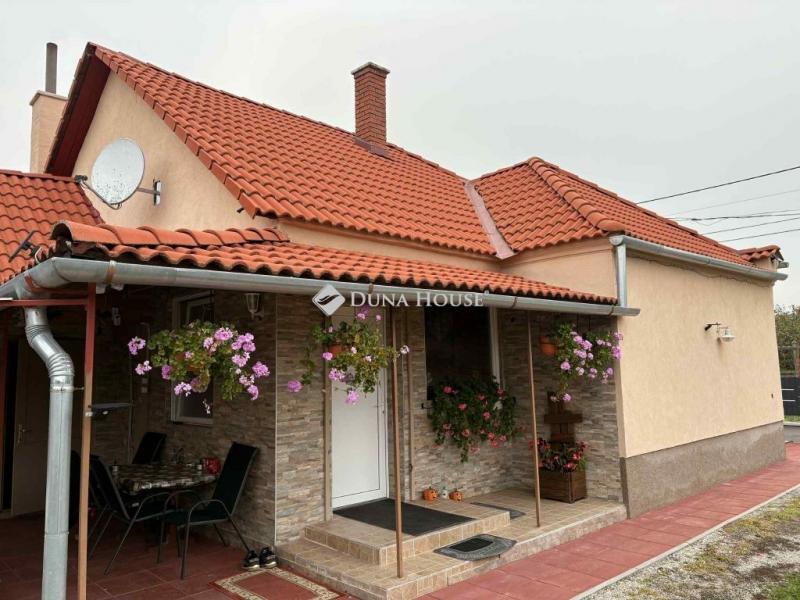 Eladó családi ház Rábapatona