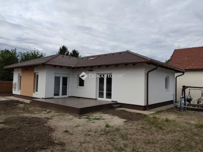 Eladó családi ház Üllő