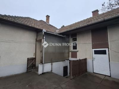 Eladó családi ház Tápiószentmárton