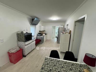 Eladó családi ház Poroszló