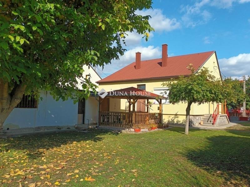 Eladó családi ház Székesfehérvár