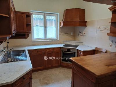 Eladó családi ház Budapest