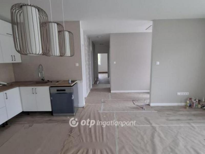 Eladó családi ház Pusztaszabolcs