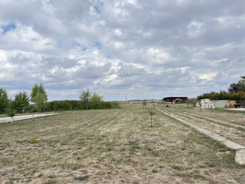 Eladó lakóövezeti telek Kisköre