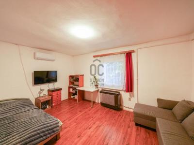 Eladó családi ház Üröm