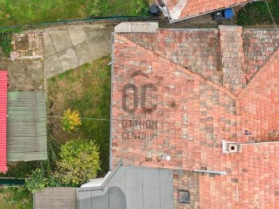 Eladó családi ház Üröm