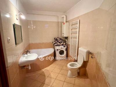 Eladó lakás Pápa