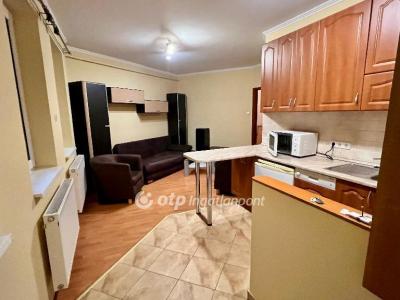 Eladó lakás Pápa