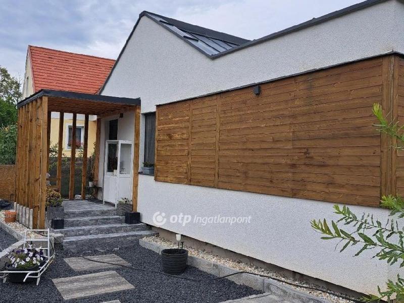 Eladó családi ház Alsóörs