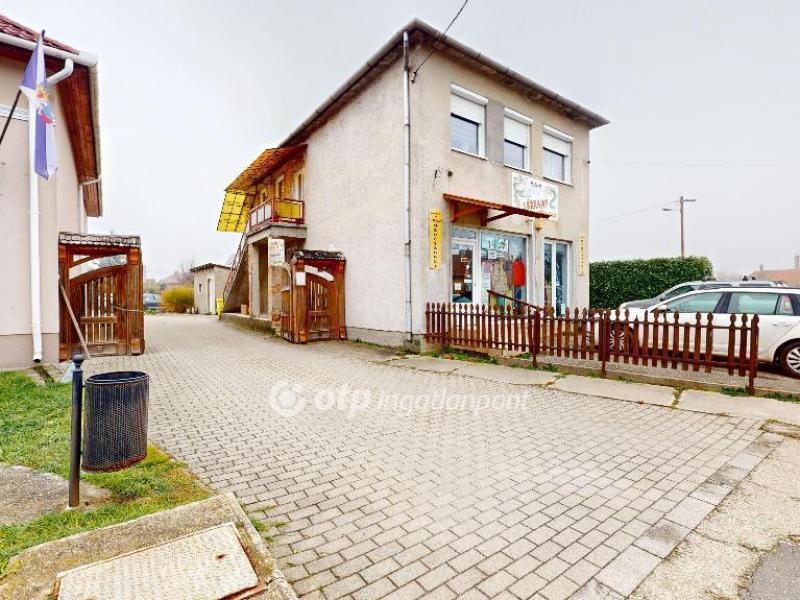 Eladó utcai bejáratú üzlethelység Alsózsolca