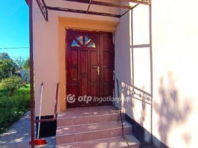 Eladó családi ház Átány