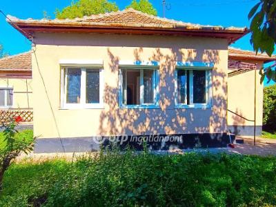 Eladó családi ház Átány