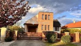 Eladó családi ház Márkó