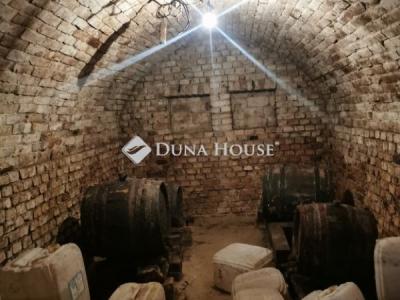 Eladó családi ház Tata