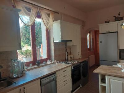 Eladó családi ház Budapest