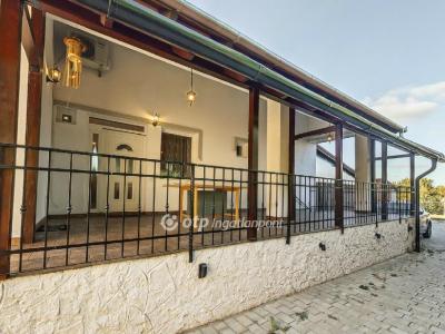 Eladó családi ház Csomád