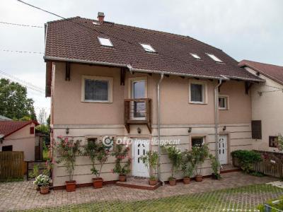 Eladó családi ház Balatonkenese