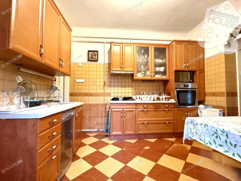 Eladó családi ház Csongrád