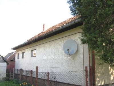 Eladó családi ház Tiszacsege