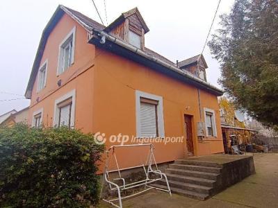 Eladó családi ház Lőrinci