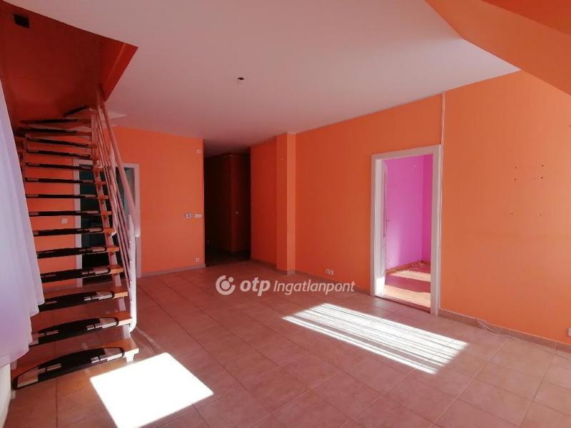 Eladó lakás Szolnok