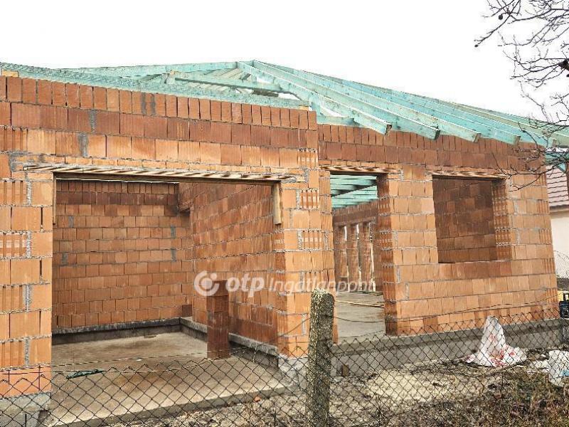 Eladó családi ház Pusztaszabolcs