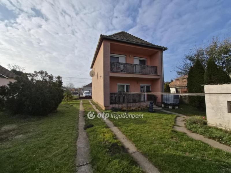 Eladó családi ház Pusztaszabolcs