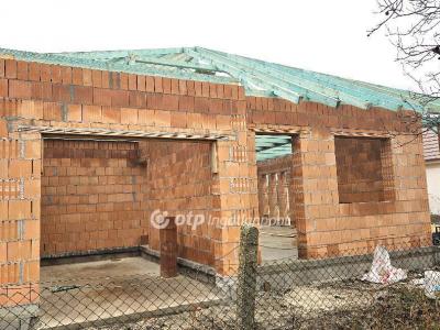 Eladó családi ház Pusztaszabolcs