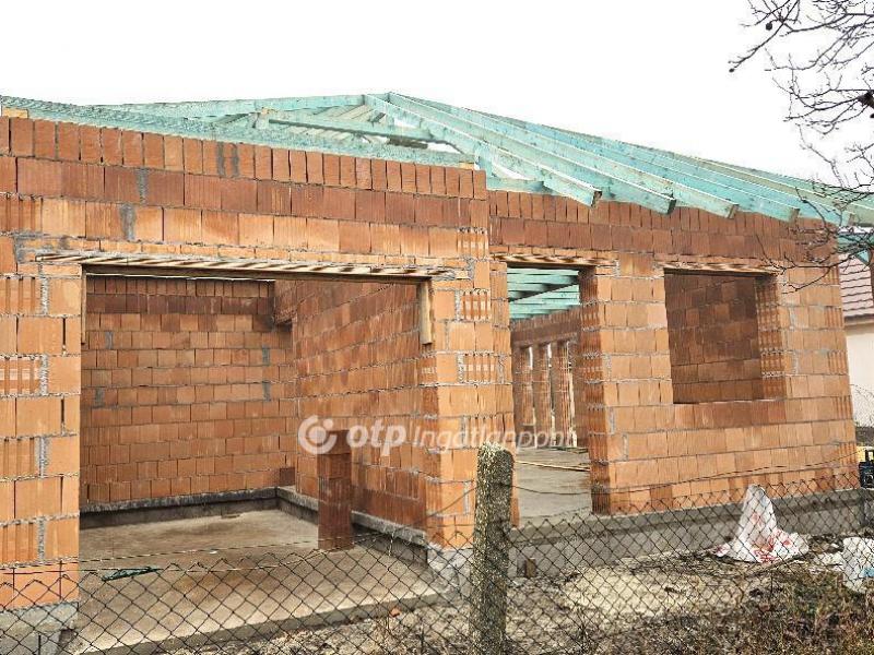 Eladó családi ház Pusztaszabolcs