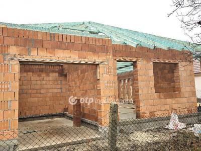 Eladó családi ház Pusztaszabolcs