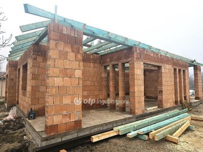 Eladó családi ház Pusztaszabolcs